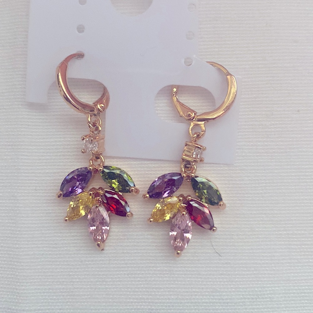 beautiful earrings, gold plated, with beautiful shiny stones